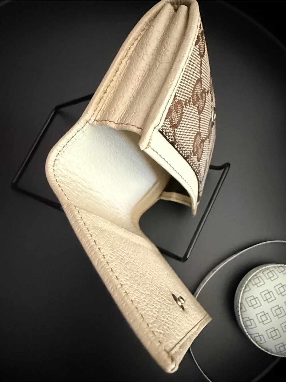 Gucci Beige and Brown GG Canvas Compact Wallet - Picture 6 of 15